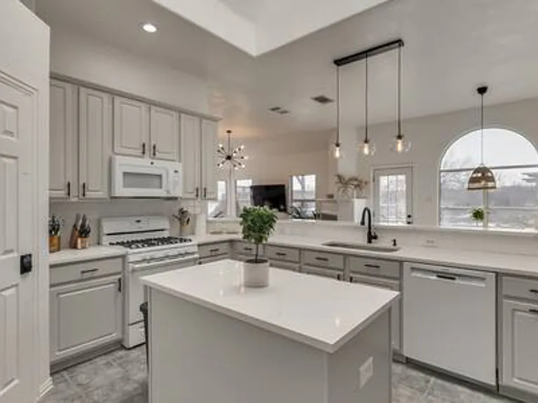 Falcon Ridge Dr — Photo 10