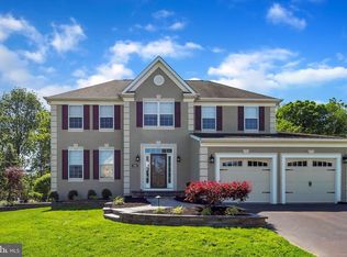 526 Creekview Dr, Harleysville, PA 19438