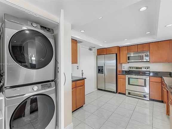 5th image of 3200 Port Royale Dr N APT 606