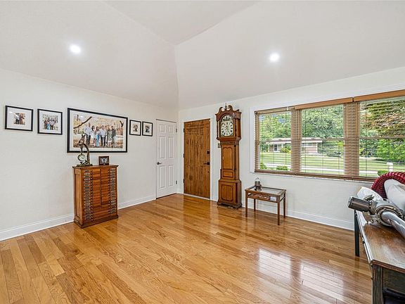 4th image of 11740 Doverhill Dr