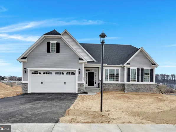 110 Stonewicke Dr #83, Hanover, PA 17331