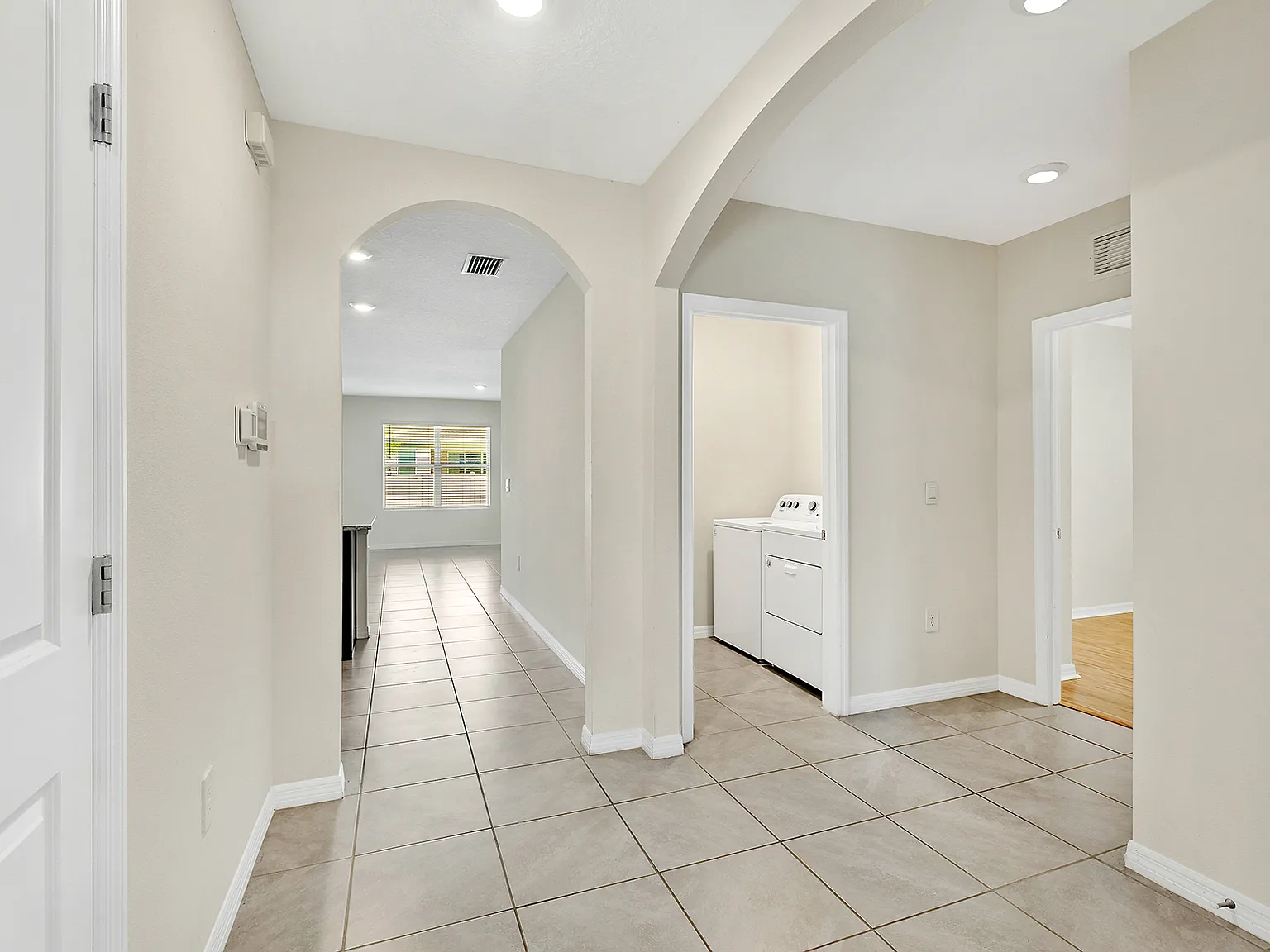 4 bed, 1812 sqft, $2,698 — Photo 2