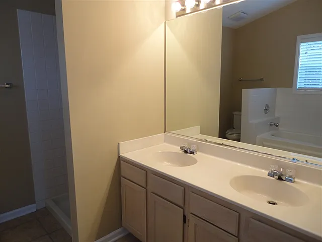 546 Lakeview Dr — Photo 8