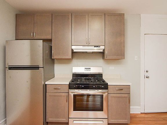 2nd image of 7018 N Paulina St #4