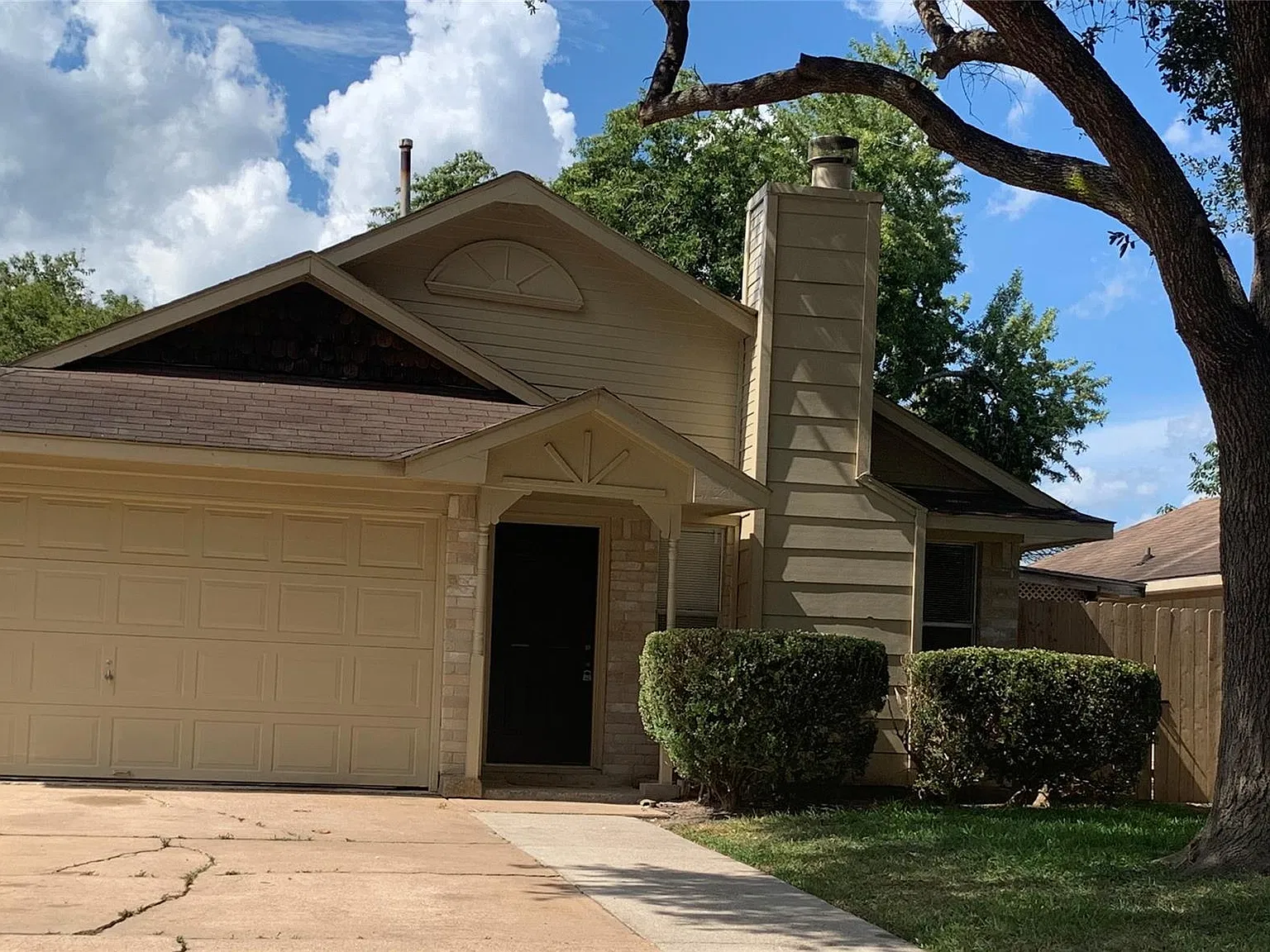 3 bed, 2.0 bath, 1104 sqft, $1,695 — Photo 1