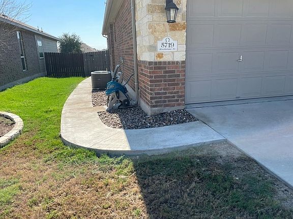 4th image of 5719 Blackstone Dr