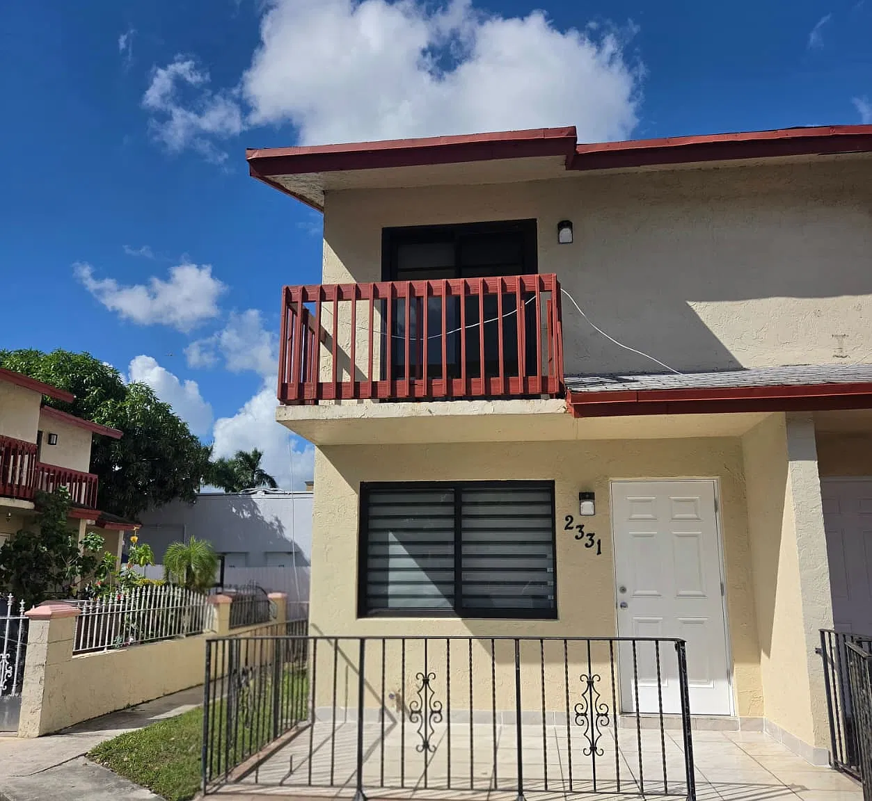 2 bed, 1.5 bath, 825 sqft, $2,300 — Photo 1