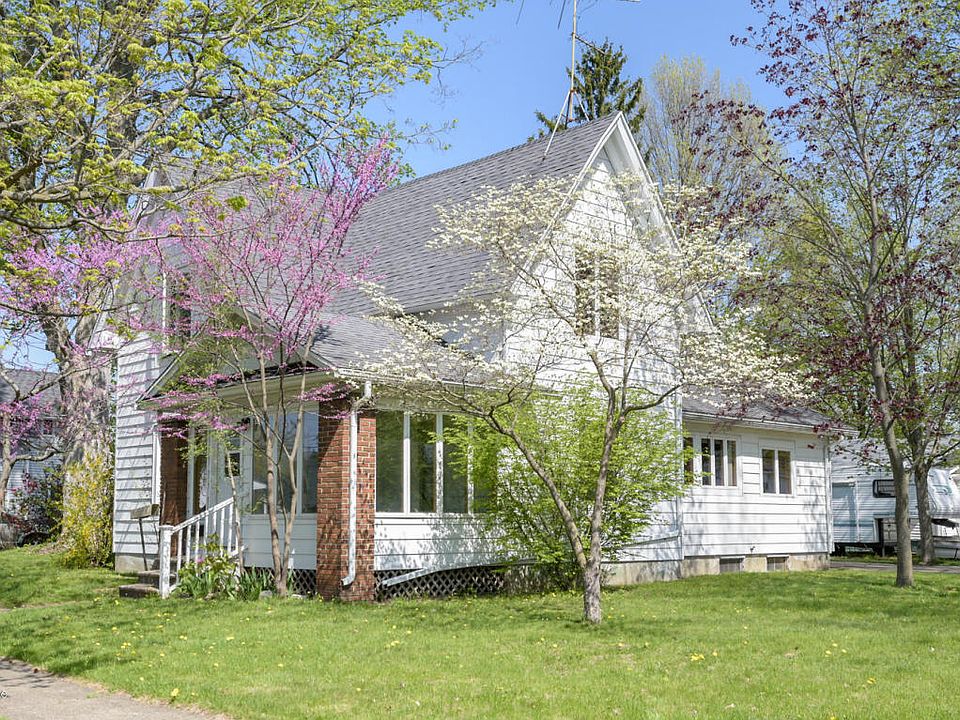 1st image of 123 E Franklin St
