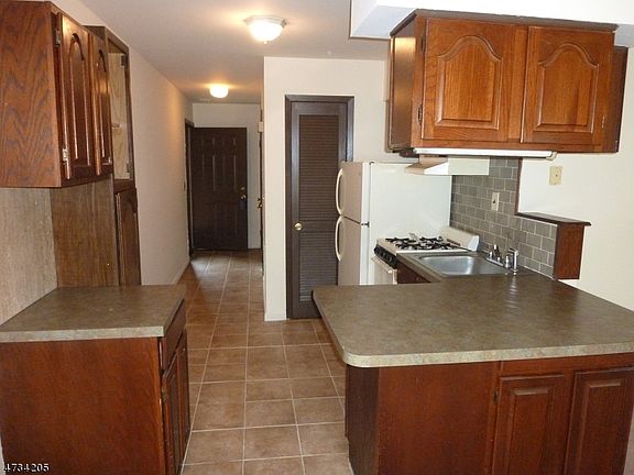 5th image of 1 Sugar Loaf Ct Unit 1