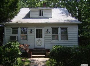 25 Searingtown Rd, Albertson, NY 11507