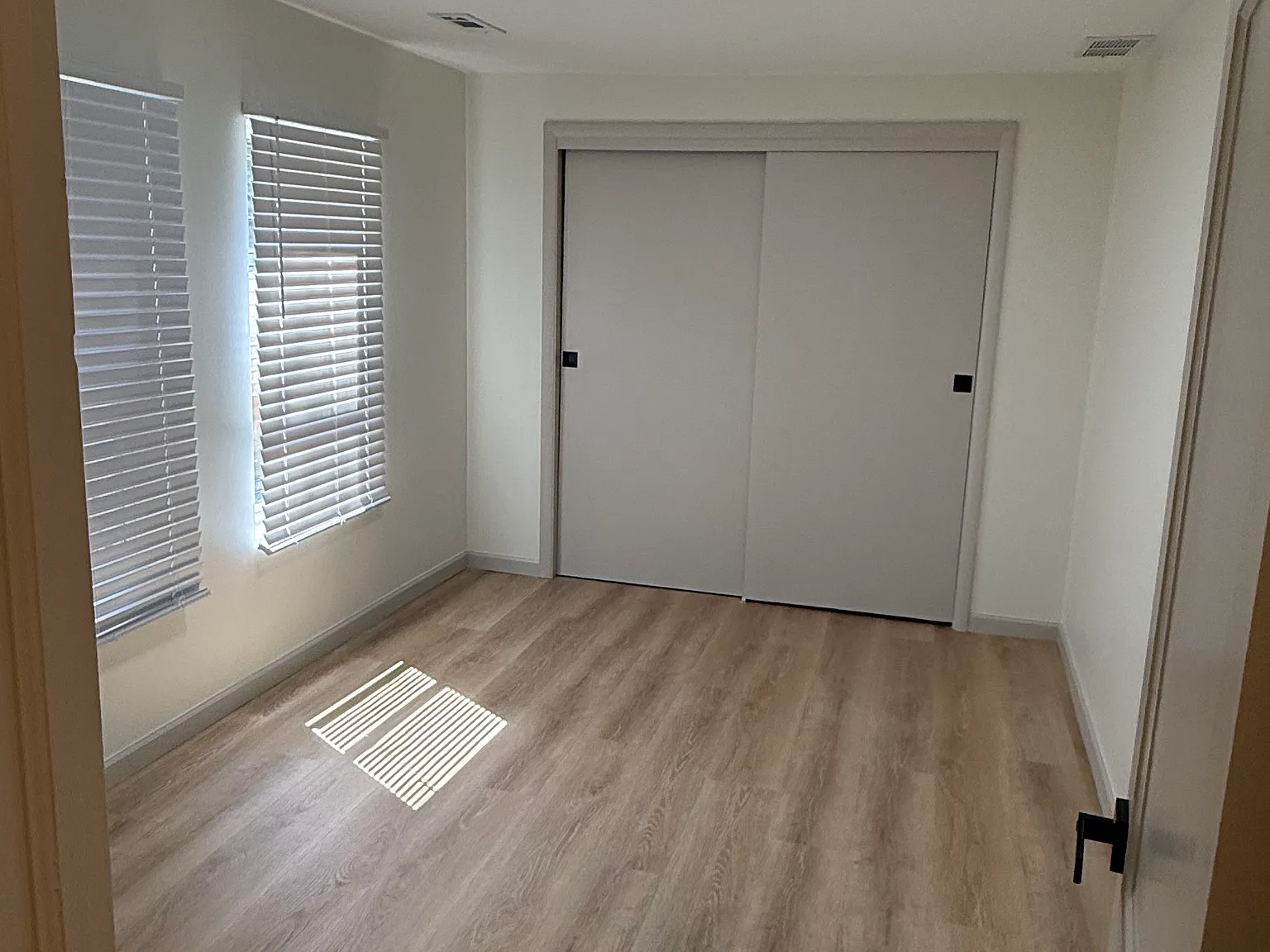 3 bed, 1296 sqft, $1,950 — Photo 4