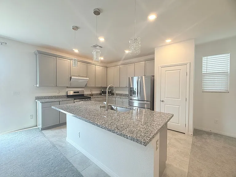 7659 W Mistral Ave — Photo 8