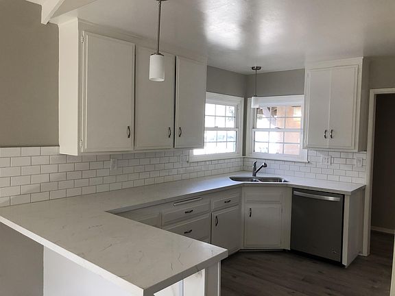 3rd image of 212 N Plantation Pl