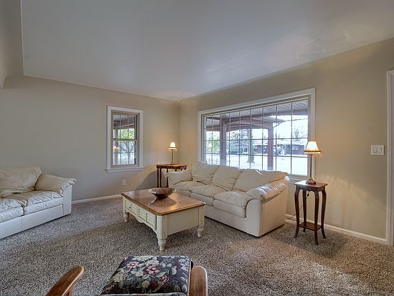 4th image of 2586 Evergreen Ln