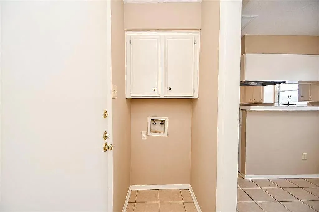 3 bed, 2.5 bath, 1750 sqft, $1,749 — Photo 4