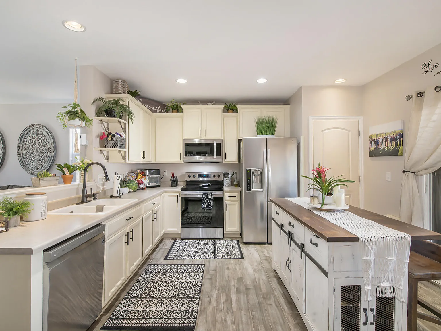 4 bed, 2279 sqft, $3,000 — Photo 3