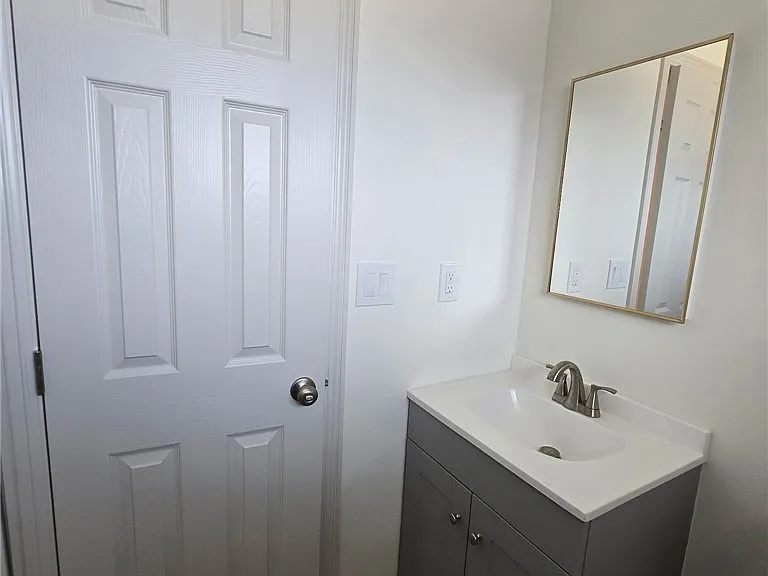 422 Devener St #C — Photo 7