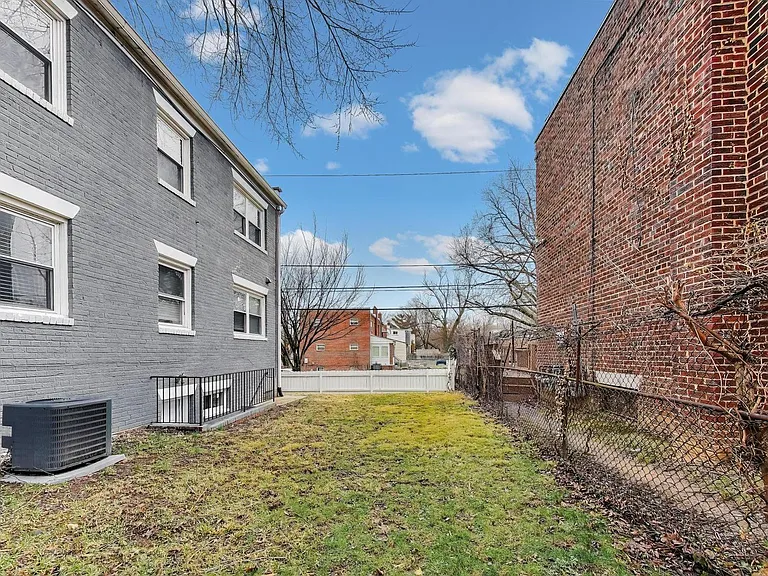 5031 H St SE — Photo 20