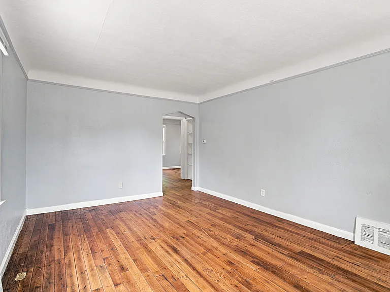11907 Roxbury St — Photo 6