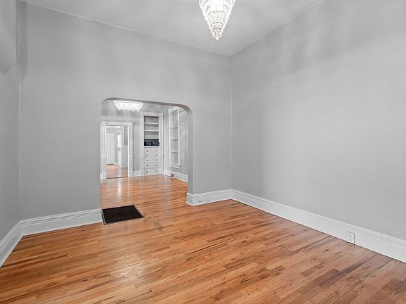 4th image of 936 Mariposa St
