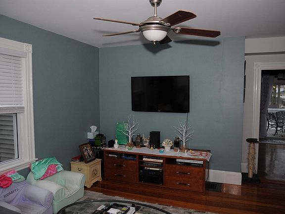 4th image of 637 Canton Ave #637
