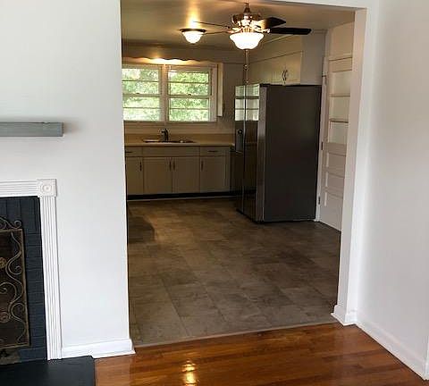 4th image of 110 S Marion Ave #8