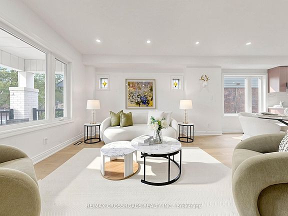 5th image of 548 Glebeholme Blvd