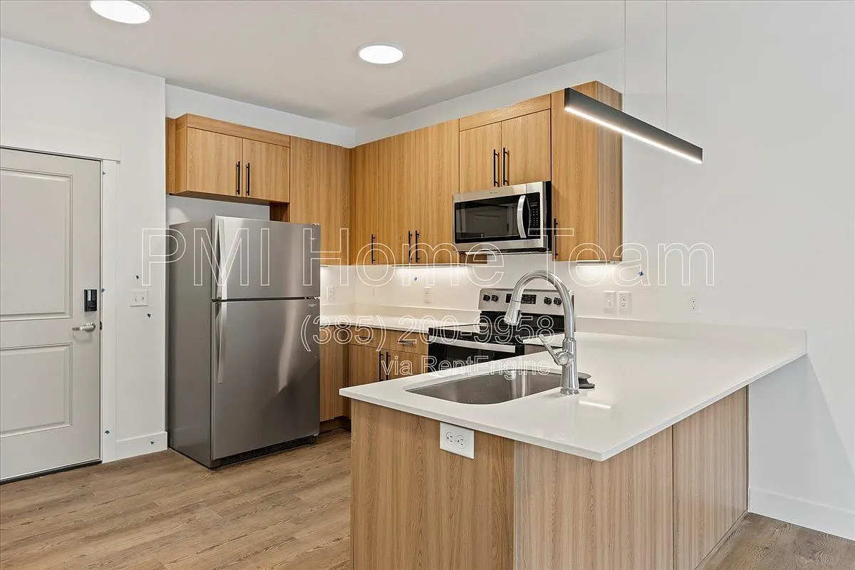Building Photo - 3378 Washington Blvd #307