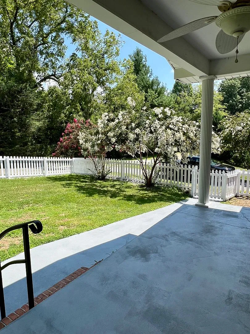 Amazing 3 Bedroom Home in Flat Rock!! — Photo 3