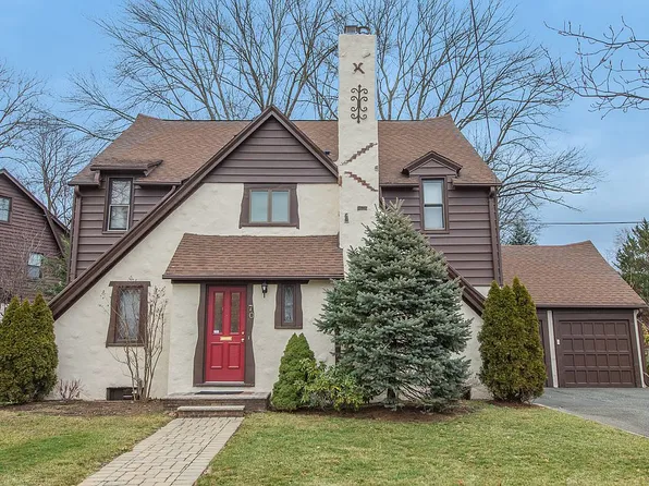 70 Locust Ave, Millburn, NJ 07041