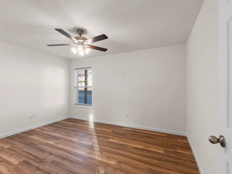225 Coles Hl — Photo 5