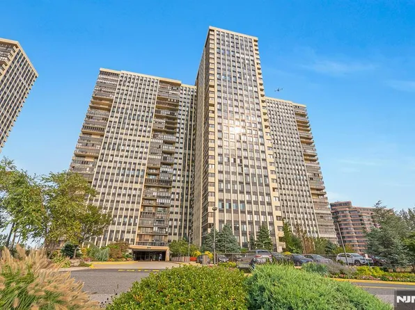 200 Winston Dr APT L18, Cliffside Park, NJ 07010