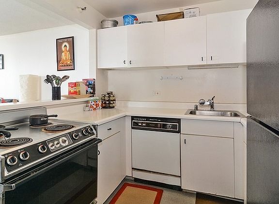 4th image of 3660 N Lake Shore Dr #P-282