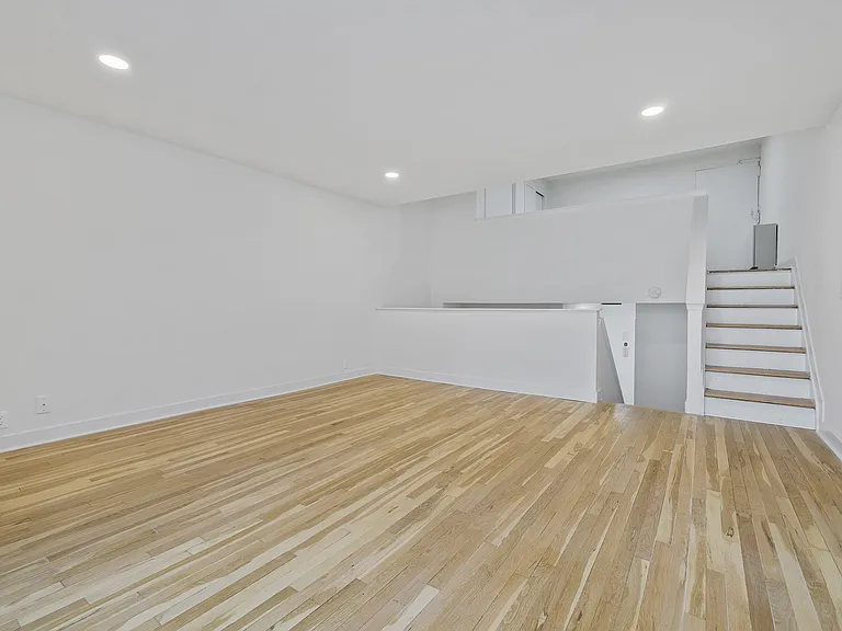 123 E 54th St #7F — Photo 3