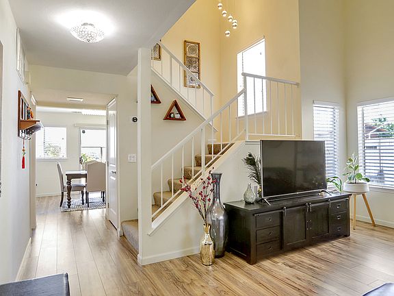 4th image of 413 Cotta Ct