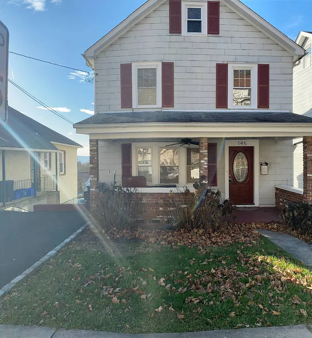 3 bed, 1155 sqft, $4,700 — Photo 1
