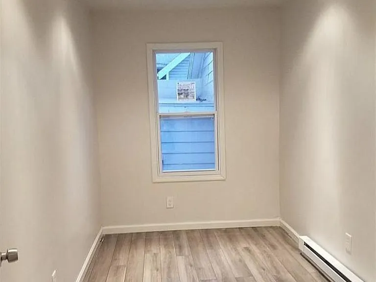 38 Washington Ave — Photo 16