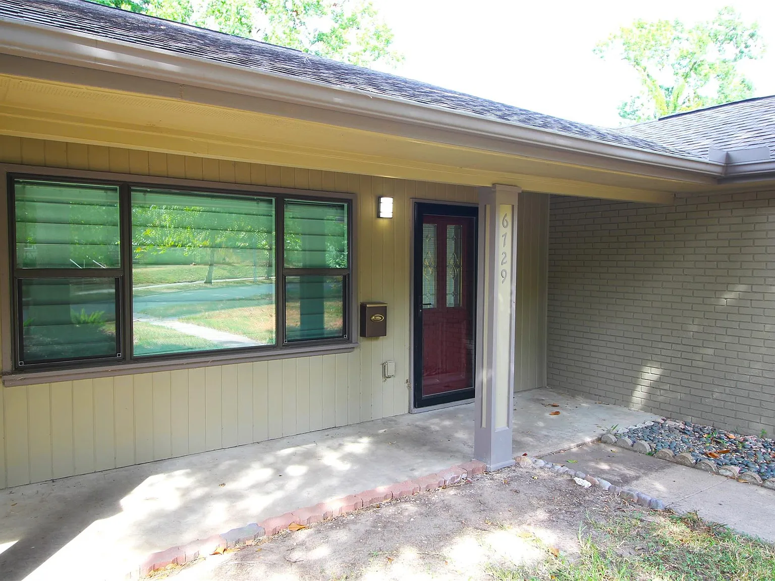 3 bed, 2.0 bath, 1810 sqft, $2,250 — Photo 3