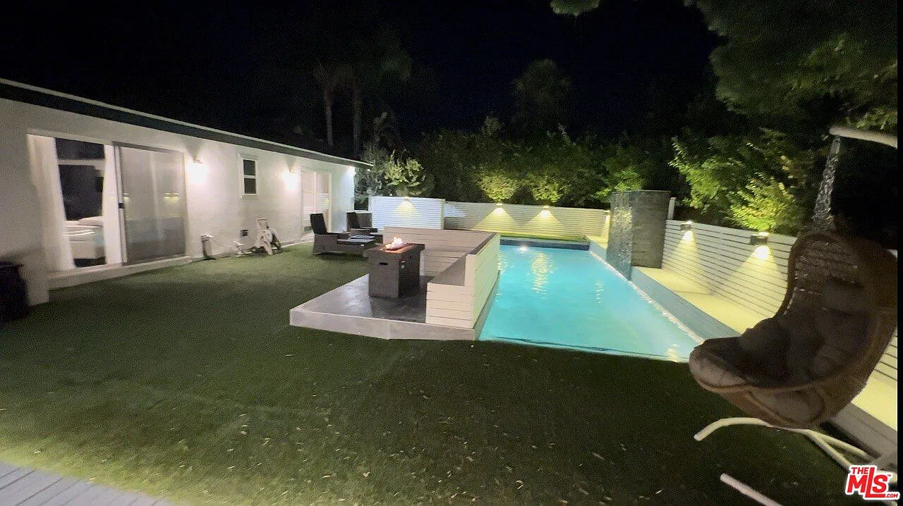 4 bed, 2.0 bath, 1922 sqft, $5,400 — Photo 2