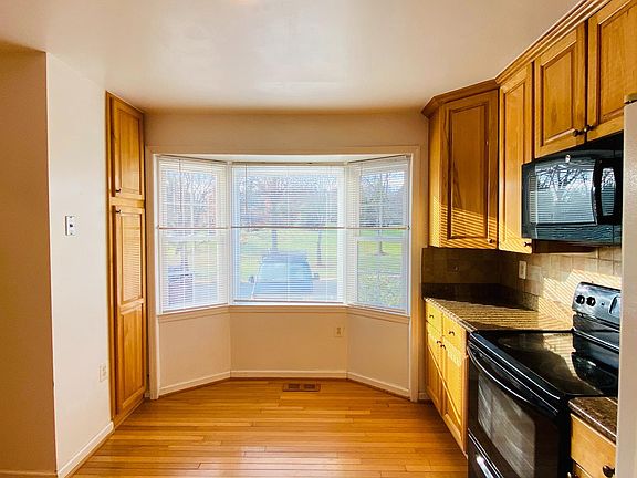3rd image of 3827 Foxfield Ln