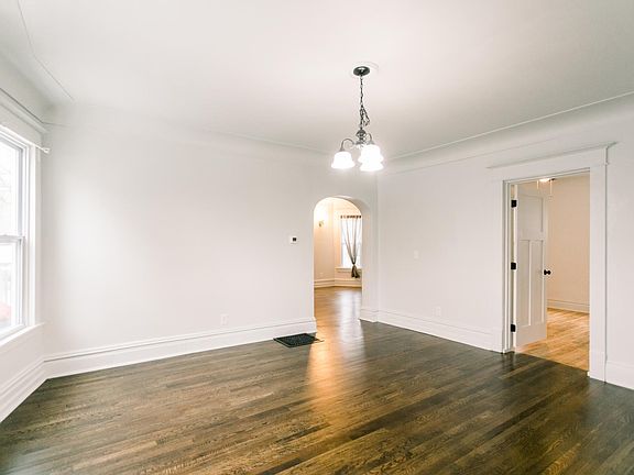 4th image of 826 Sigsbee St SE #1