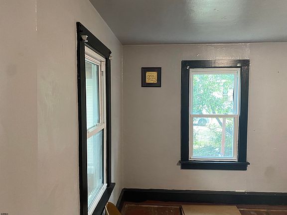 5th image of 176 South Ave