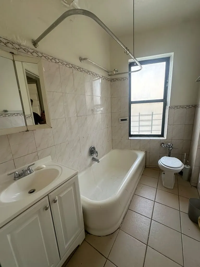 1 bed, 1.0 bath, $2,350 — Photo 3