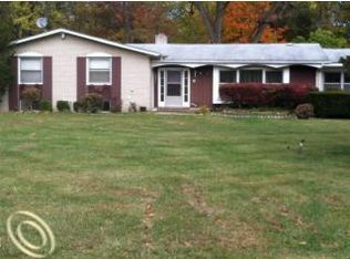 6851 Knollwood Cir E, West Bloomfield, MI 48322
