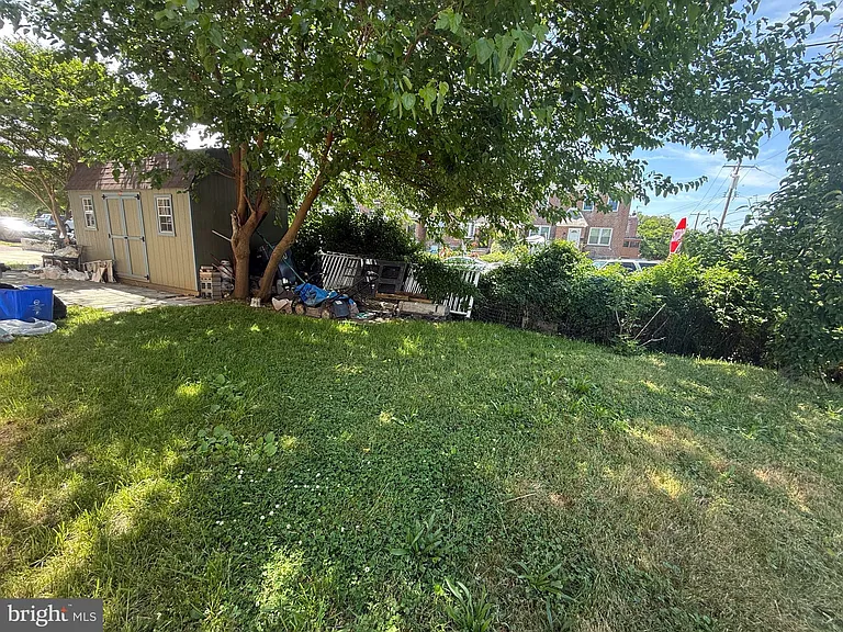300 Devereaux Ave — Photo 19