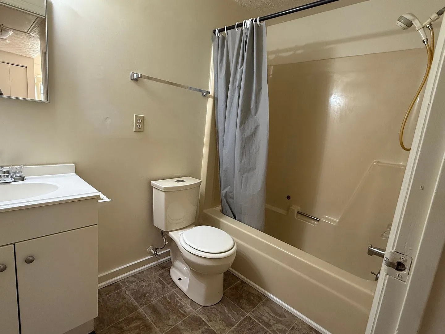 2 Bedroom, 1 Bath Duplex — Photo 2