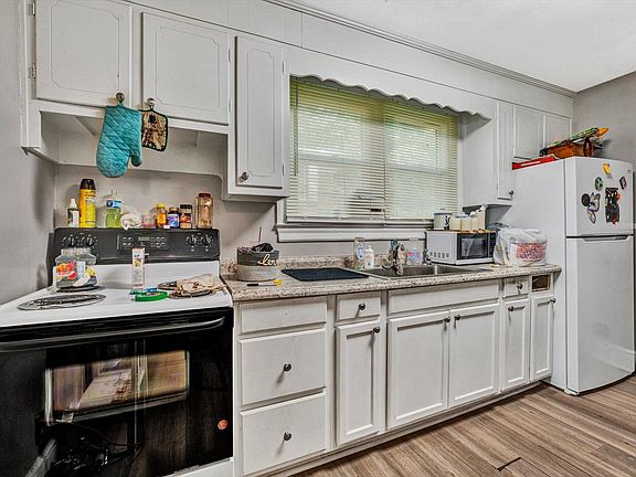 3rd image of 843 Hundley St