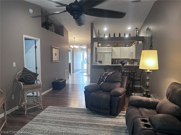 5th image of 229 Country Club Dr