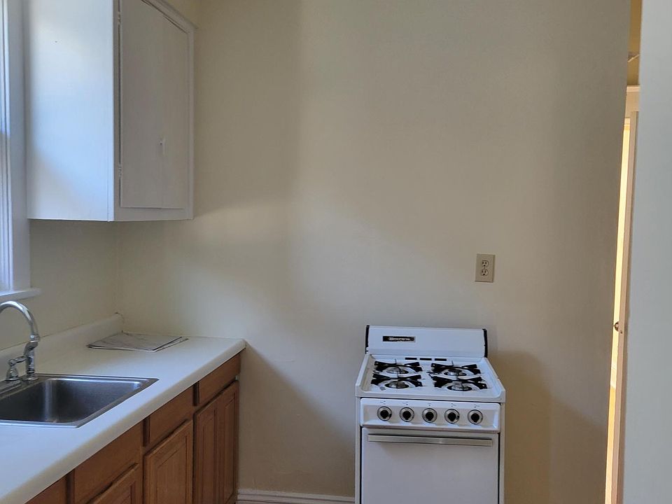 2nd image of 706 Myrtle Ave #2R