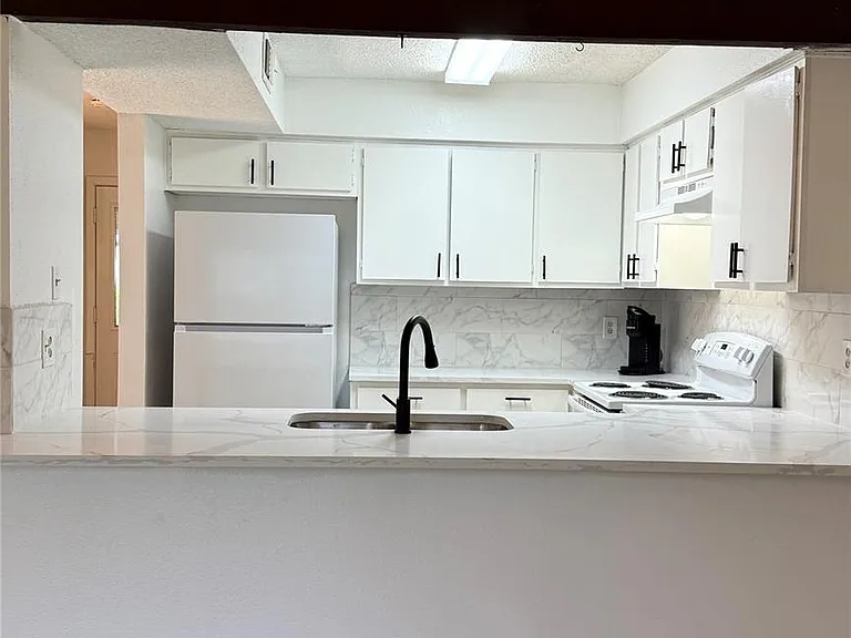 12922 Wirevine Ln — Photo 16